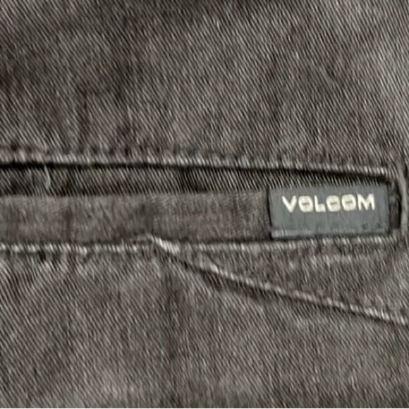 Volcom gray flat front shorts 10” size 32 - Picture 5 of 7